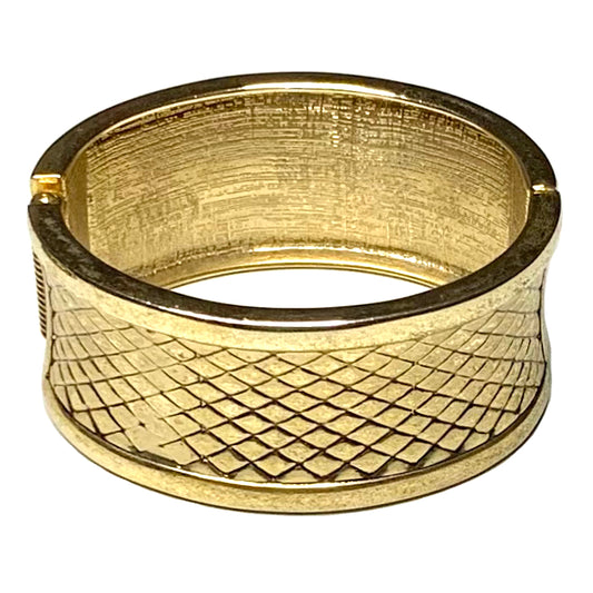 Etched Criss Cross Oval Bracelet